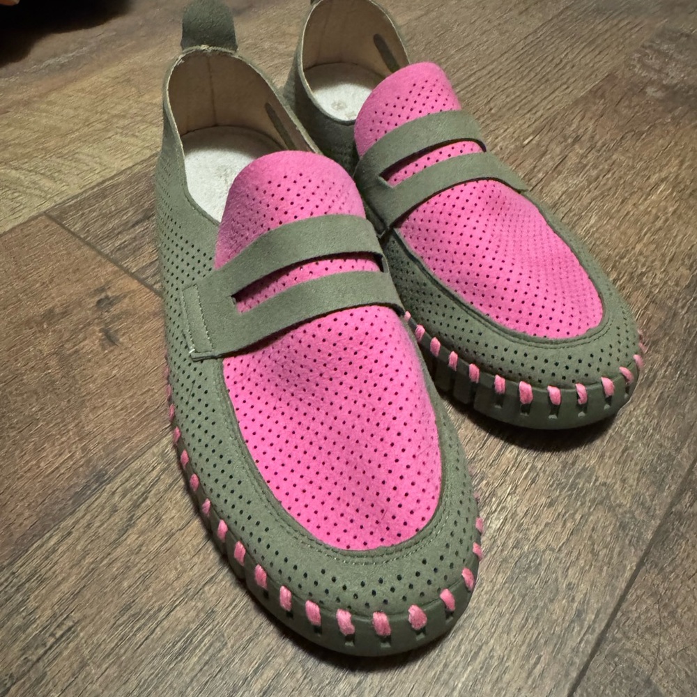 ILSE JACOBSEN Pink and Green Loafers